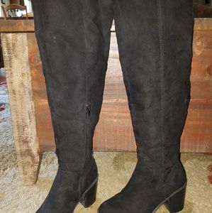 Suede Blk Boots by Fergie
